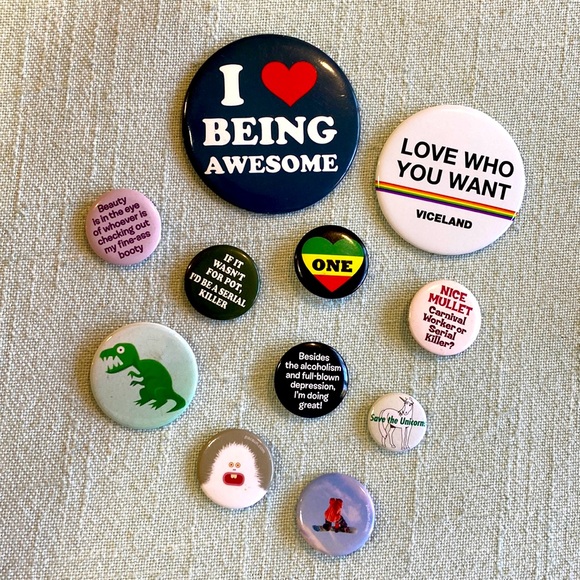 🌼 Button pin bundle - Picture 1 of 5